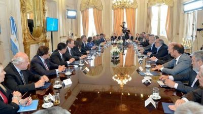 Gobernadores en alerta por el plan oficial para amortiguar la suba de tarifas