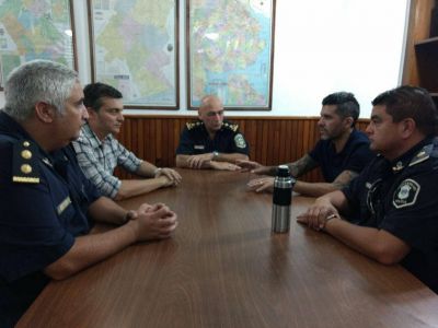 Dominguez Yelpo, junto a la c�pula policial local