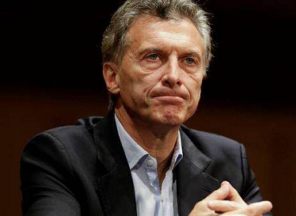 Afectada por los tarifazos, cae la imagen de Macri en la clase media