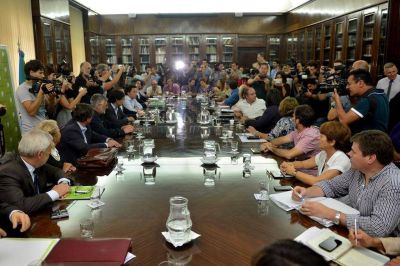 Crece el malestar docente y descontar�n el d�a de huelga