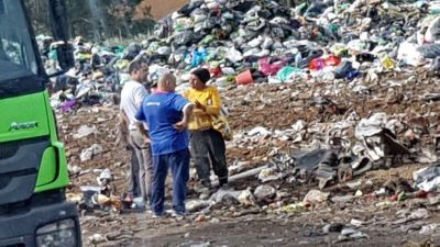 Antes de retirarse, Tecsan acondiciona el predio de residuos para evitar una protesta