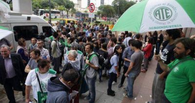 Embarazadas, pacientes oncol�gicos y delegados gremiales, entre los despedidos de Etchevere