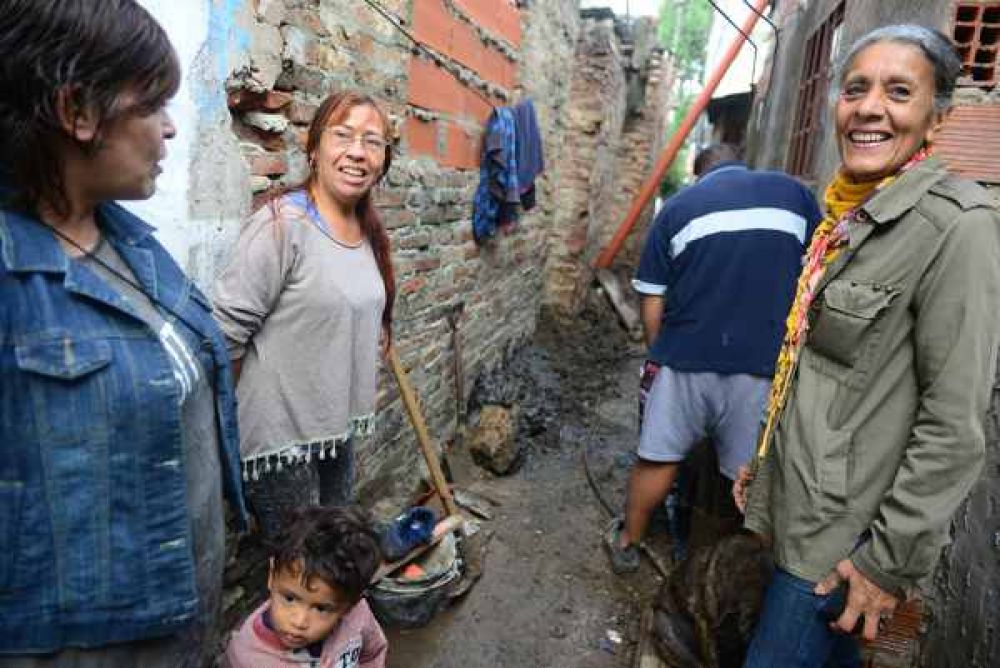 San Fernando ya conect a las cloacas al barrio La Esperanza
