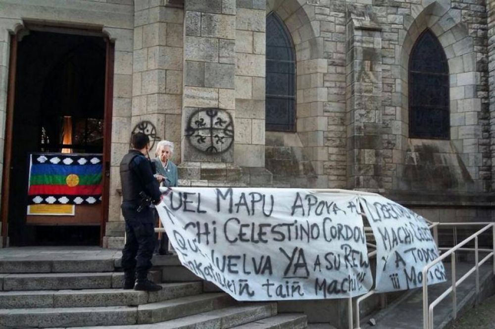 Bariloche: Piden respetar la catedral y canalizar los reclamos por otros caminos