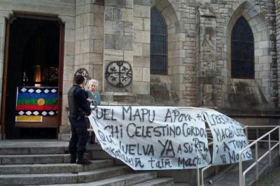 Bariloche: Piden respetar la catedral y canalizar los reclamos por otros caminos