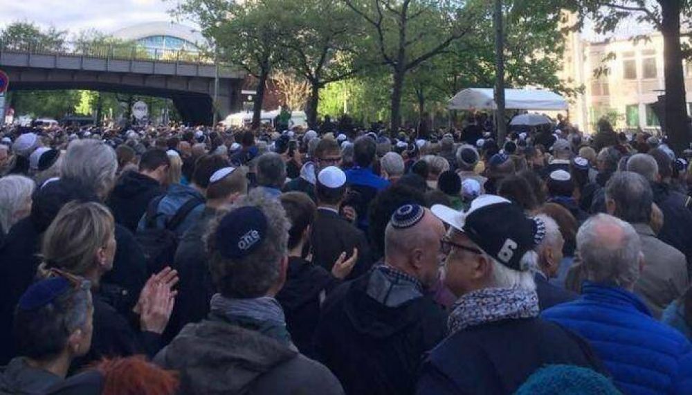 Todos con kipá: masiva marcha en repudio al antisemitismo