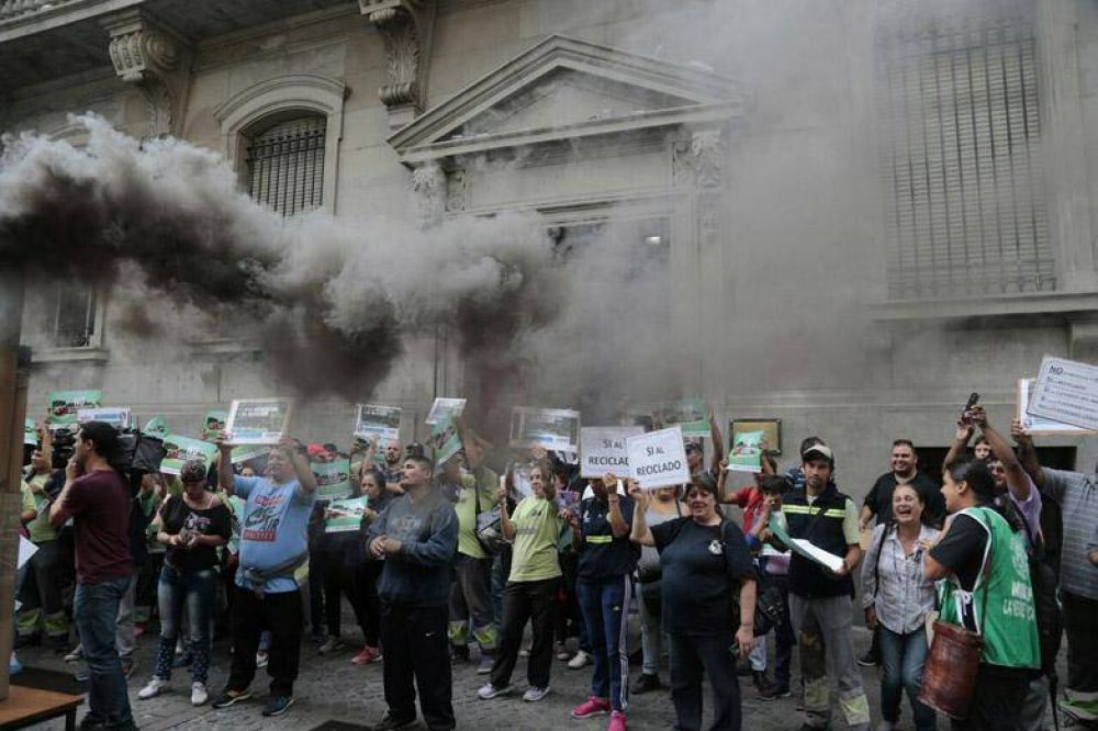 Protestas por el avance de la quema de basura en la Ciudad