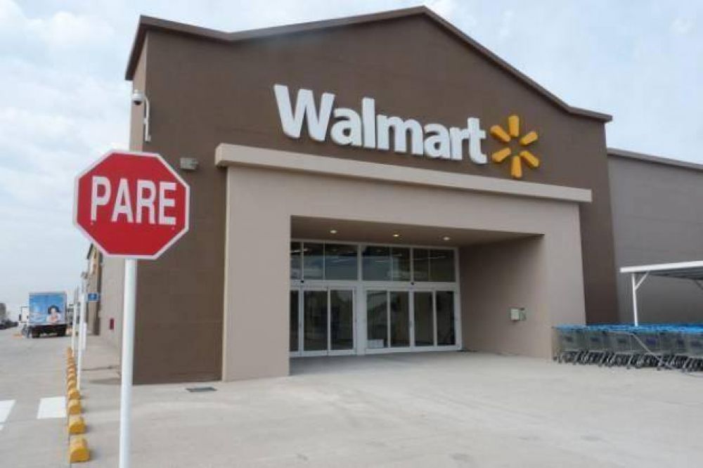Clausura al supermercado Walmart: Culpan a un basural cercano