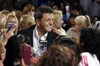 Intendentes massistas lanzan una ofensiva para que Macri le saque el IVA a las facturas de luz