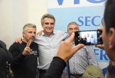 Agust�n Rossi ya se prueba el traje de candidato