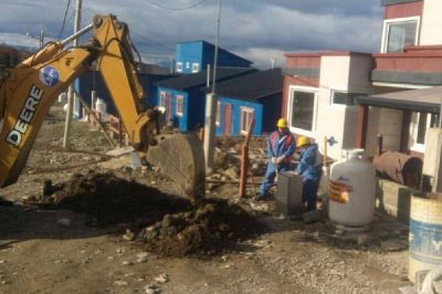 Ushuaia: Bertone anunci� que comienzan las obras de conexi�n de agua y cloacas al barrio Identidad Fueguina