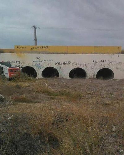 Para prevenir inconvenientes por las lluvias, en Rawson comenzaron a limpiar los pluviales