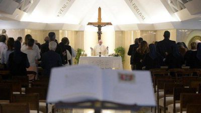 Papa: estar atentos a las curiosidades en el mundo virtual