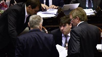 Tarifas: el peronismo juega su propia interna en medio de la batalla con el Gobierno