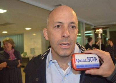 Furia vecinal: el intendente de Pilar se film� en un zanj�n para simular que recorr�a zonas inundadas