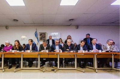 General Alvarado debati� en Diputados por los aumentos de tarifas