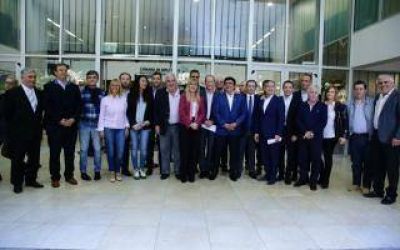 Magario e Insaurralde encabezan debate sobre seguridad de intendentes peronistas
