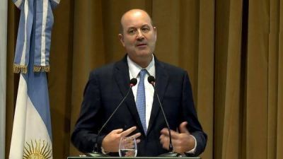 Por orden del BCRA, los bancos deben salir hoy a vender USD 1.500 millones