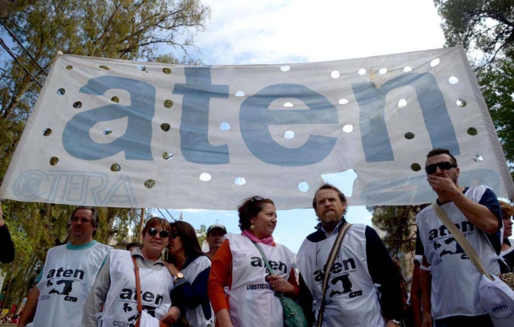 Neuquén: Los docentes siguen de paro hasta el viernes