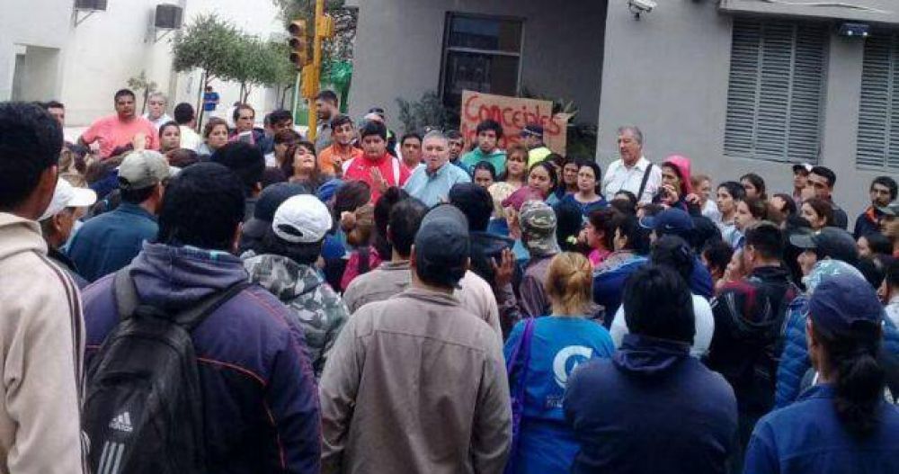 El ajuste no cesa y un intendente de Cambiemos dejó 800 municipales en la calle