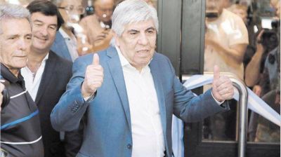 Moyano no descart� convocar a un paro si Macri veta ley de tarifas