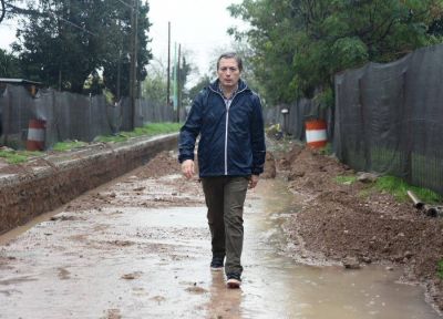 El intendente de Esteban Echeverr�a recorri� obras h�dricas: 