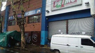 Mayorista porte�o despide 48 trabajadores de Camioneros