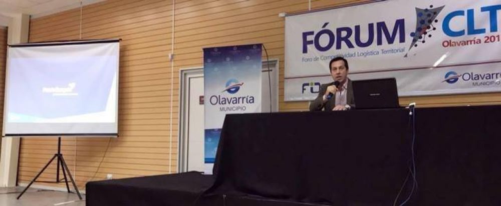 Disertacin de Arturo Rojas en Forum en Olavarra