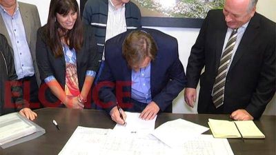 Har�n obras cloacales por $180 millones que beneficiar�n a 20.000 paranaenses