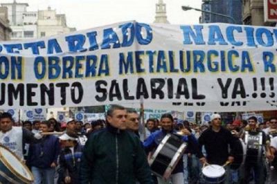 Metal�rgicos rompieron el techo salarial del gobierno y cerraron un acuerdo de 18,5% de aumento