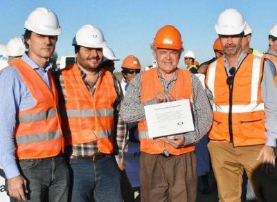 Gennia y Fabri celebran el cent�simo hormigonado de base para generadores e�licos