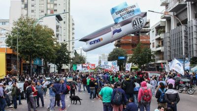 Trabajadores de Astillero recorrieron 10 kil�metros a pie para reclamarle a Vidal