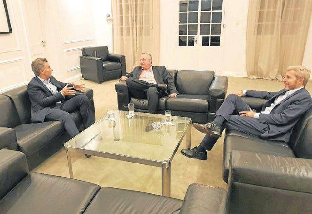 Por miedo a que la crisis lo arrastre, por ahora el peronismo sostiene al Gobierno