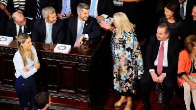 La alianza Elisa Carri�-Marcos Pe�a y el temor del Gabinete a tropezar en la cornisa