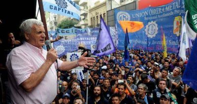 El Gobierno ahora analiza eliminar la cuota solidaria de la UOM