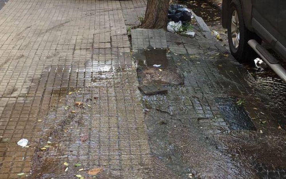 Explot� un ca�o de agua en pleno centro de la Ciudad