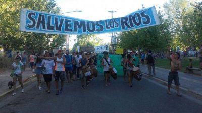 La lucha de los neuquinos contra la contaminaci�n de los r�os
