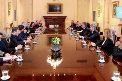 Macri sum� a la UCR y a la Coalici�n C�vica a la mesa de decisiones