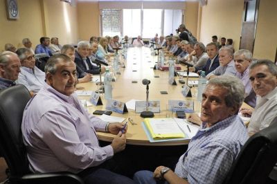 Excluida de la convocatoria del Gobierno, la CGT espera la resoluci�n de las tarifas
