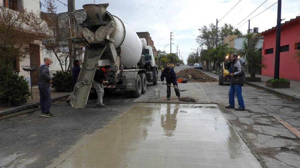 Servicios P�blicos: una cuadrilla trabaja a pleno en 49 entre 62 y 64