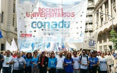 Hoy paran los universitarios y el mi�rcoles 23 hay huelga y marcha nacional de maestros