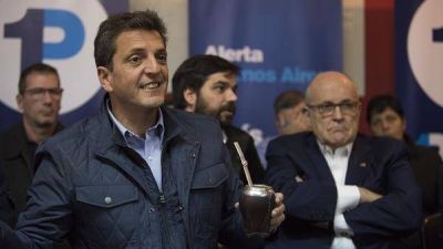 En silencio y apoyado en su equipo econ�mico, Sergio Massa prepara su vuelta a la escena pol�tica