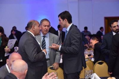 Plan antid�ficit: gobernadores piden trasladar a Provincia y Ciudad empresas de agua y energ�a