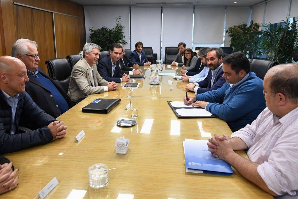 Trabajo ratific el nuevo convenio de la UTHGRA sobre Comida Casual