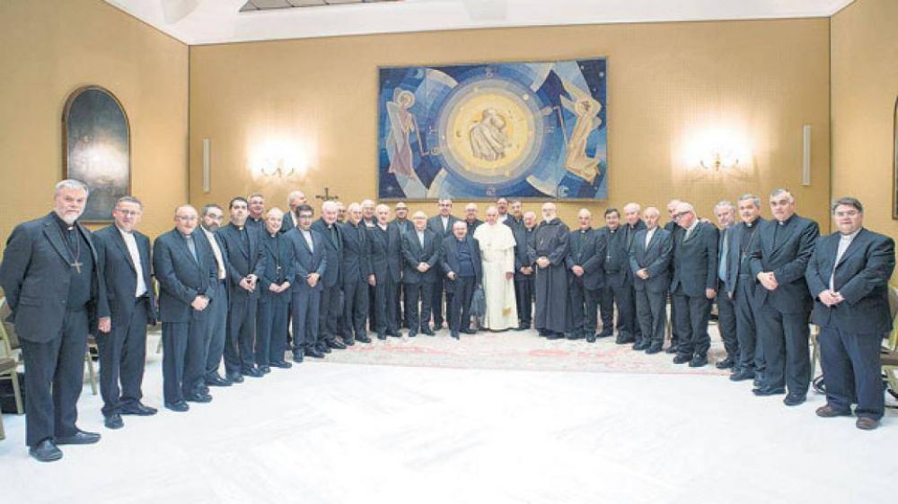 Los 34 obispos chilenos presentaron su renuncia