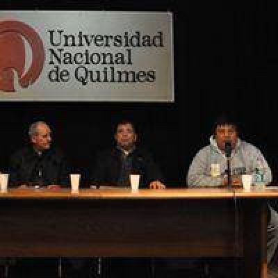 Tissera y Margni junto con el obispo Lugones en UNQ en encuentro de acceso justo al h�bitat