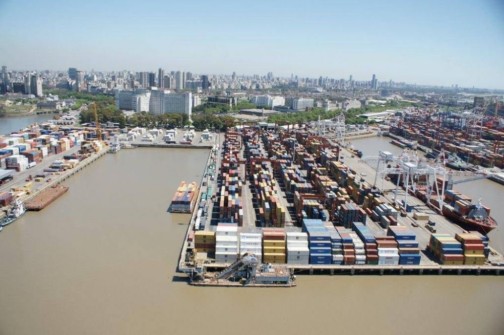 Eliminan costos para importar y exportar contenedores en el puerto de Buenos Aires