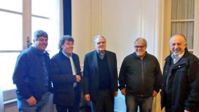 El titular del Episcopado recibi� a dirigentes sindicales