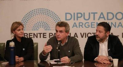 Los intendentes llevaron firmas al Congreso para derogar la reforma previsional