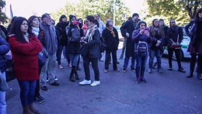 Despiden a cinco trabajadoras de la l�nea 144 por reclamar mejoras laborales